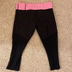 lululemon cropped leggings / mesh